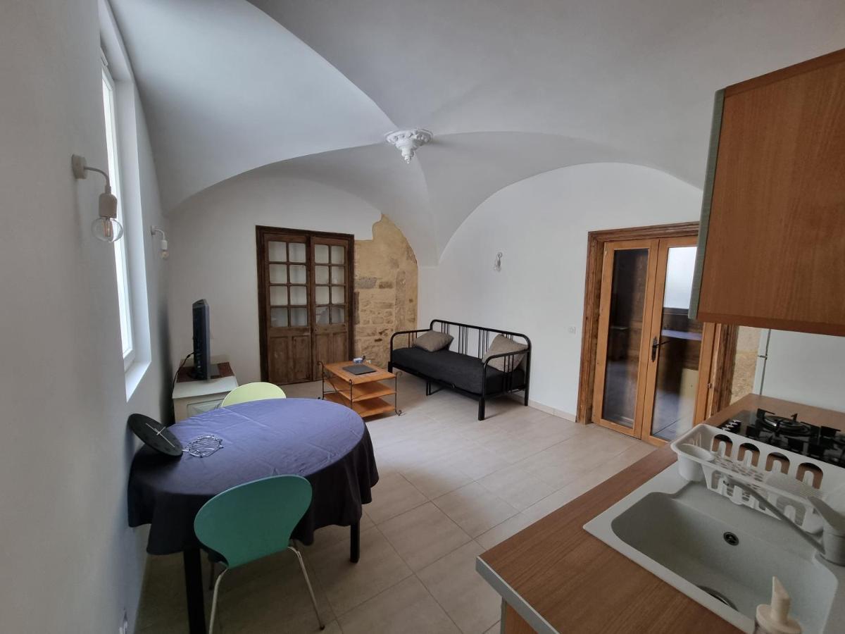 Dans Maison De Maitre, Appartement Independant. Montfrin Εξωτερικό φωτογραφία